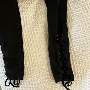 Express stretch legging with lace leg detailing